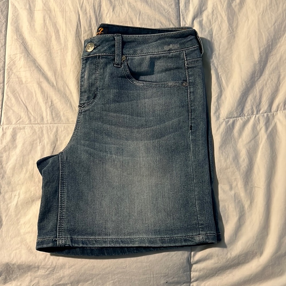 Seven Bermuda New without tags denim jean shorts Sz 12 Bohemian Style